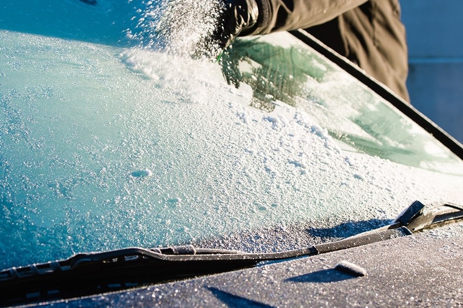 DEFROSTING YOUR WINDSHIELD WITH EASE DURING THE COLD SEASON